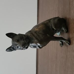 German Sheppard statue